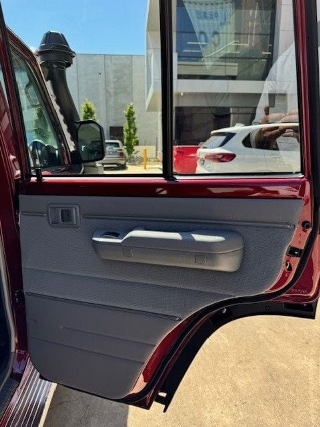 تويوتا لاند كروزر 70 AUTO DIESEL 2.8