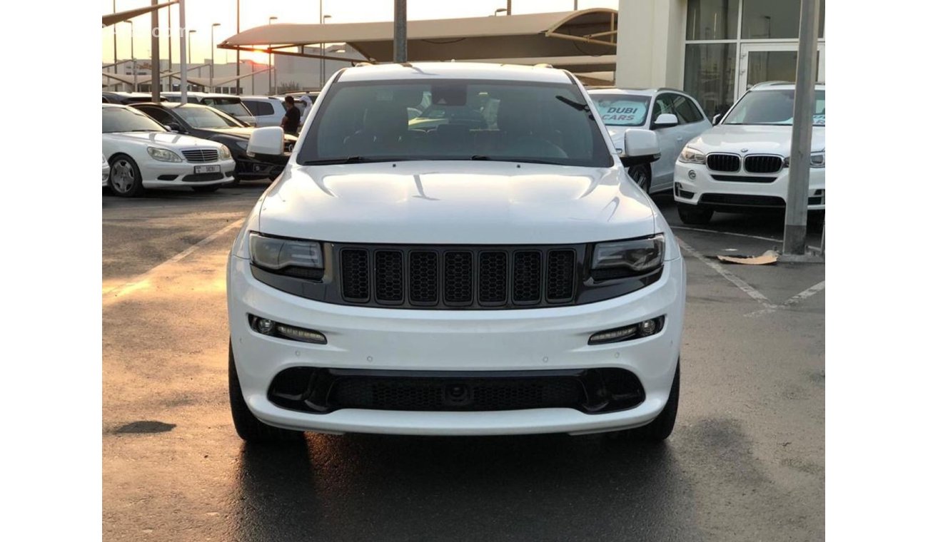 Jeep Grand Cherokee Jeep SRT model 2015 GCC car prefect condition full option low mileage excellent sound system navigat