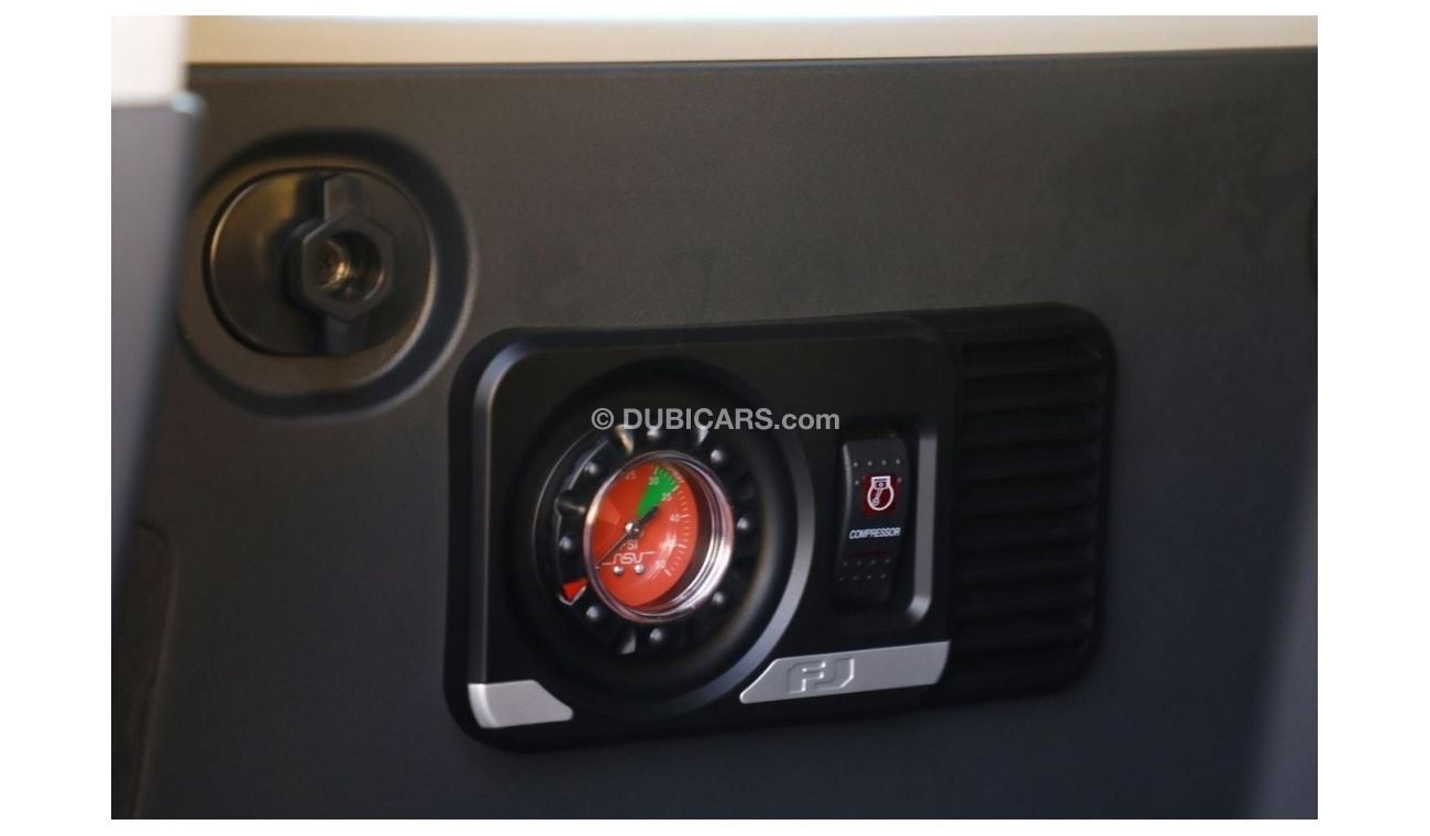 تويوتا إف جي كروزر تويوتا إف جي كروزر 2023 4.0 فل أوبشن - أسود من الداخل رمادي | تصدير فقط