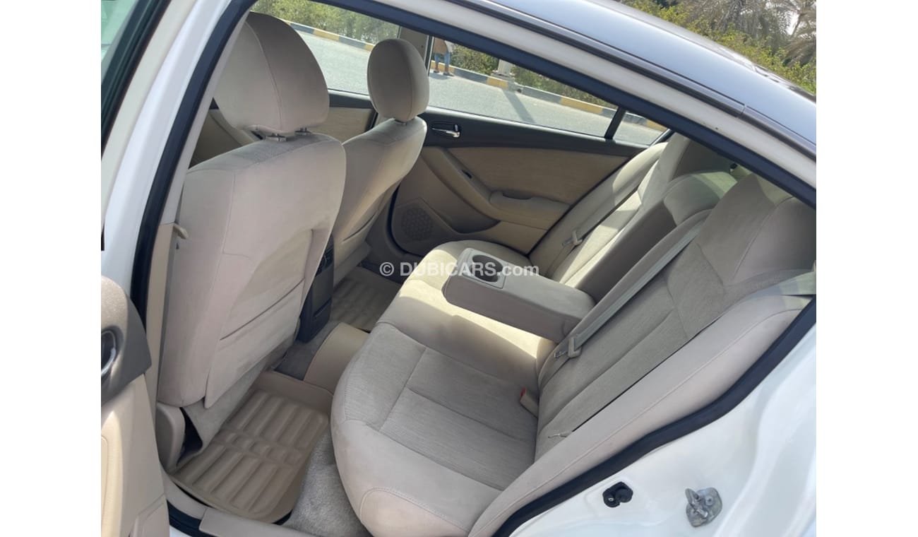 Nissan Altima Nissan Altima model 2012    ( GCC_ SPEC) VERY GOOD CONDITION