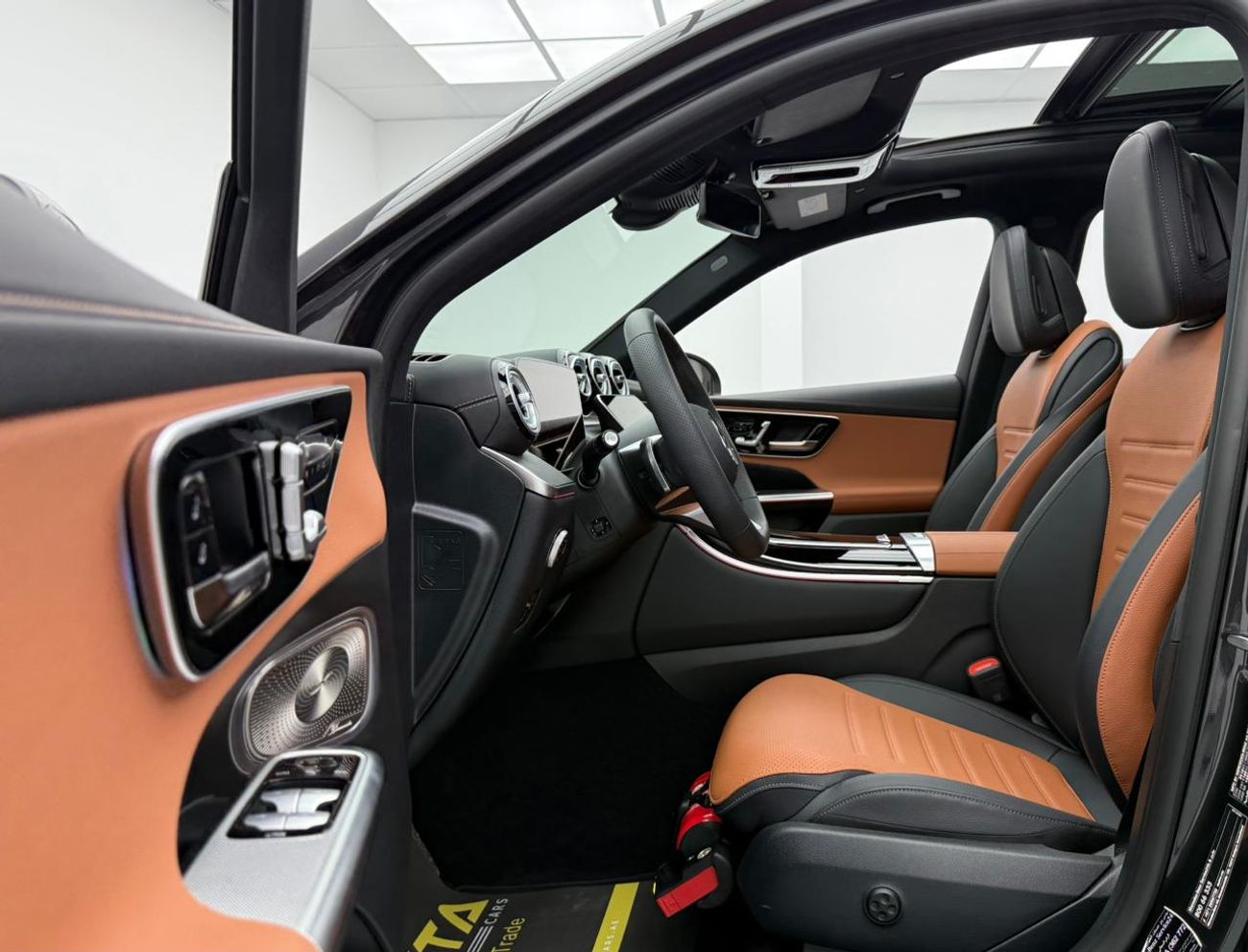 Mercedes-Benz GLC 200 4Matic 2025 Mercedes Benz GLC200 4MATIC, 2030 Mercedes Warranty, Low Km, Fully Loaded, GCC