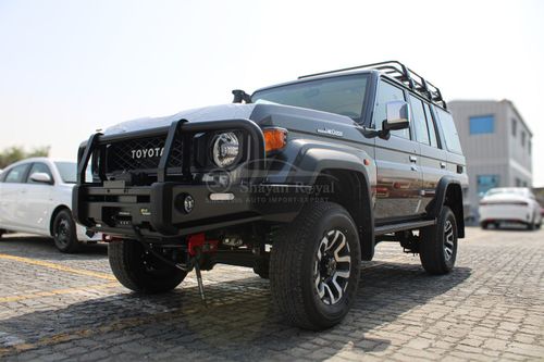 تويوتا لاند كروزر 70 LHD LC76 4.5L TDSL V8 4WD 5D 5S MT 24MY FULL OPTION WITH KIT (SPECIAL EDITION)