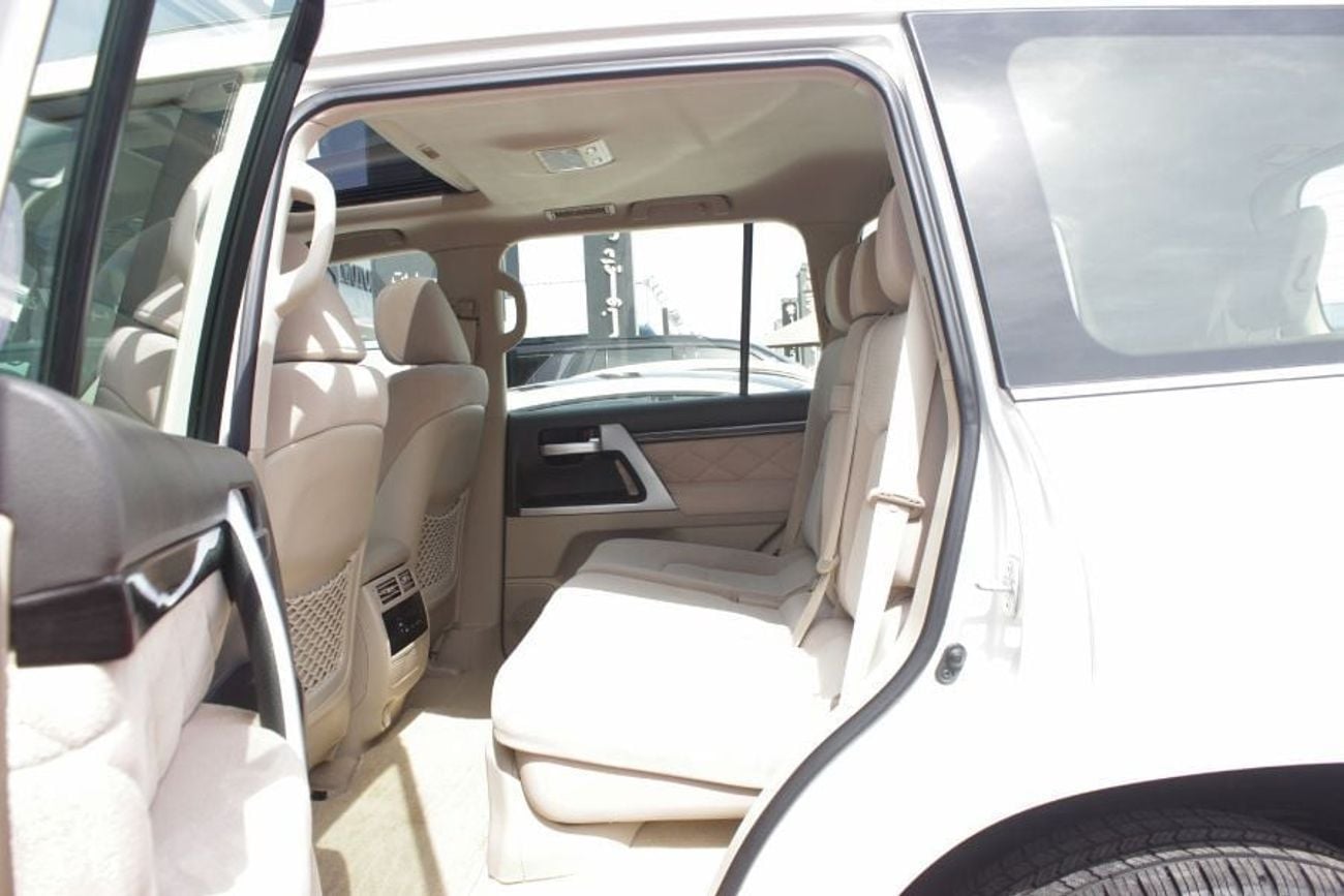 Toyota Land Cruiser EXR 5.7L 4WD