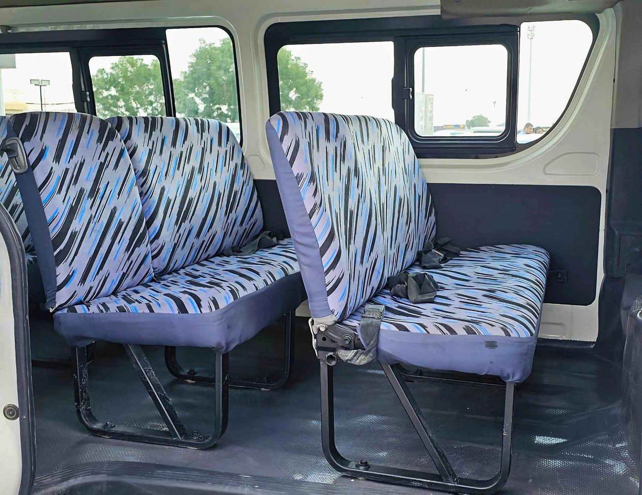 Toyota Hiace /2.7L STANDARD ROOF/ PASSENGER VAN/ PETROL MANUAL/ EXPORT ONLY/ LOT#27416