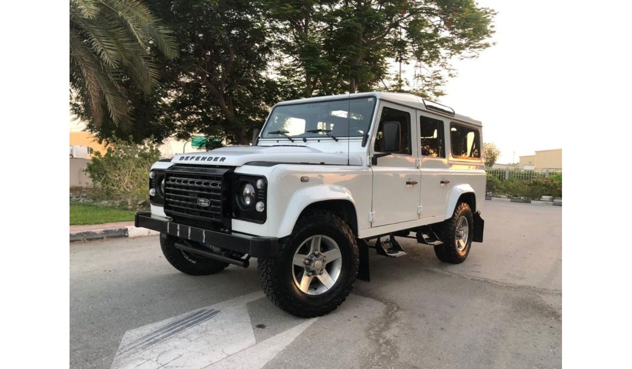 Land Rover Defender LIMITED OFFER FREE REGISTRATION - WARRANTY - GCC SPECS