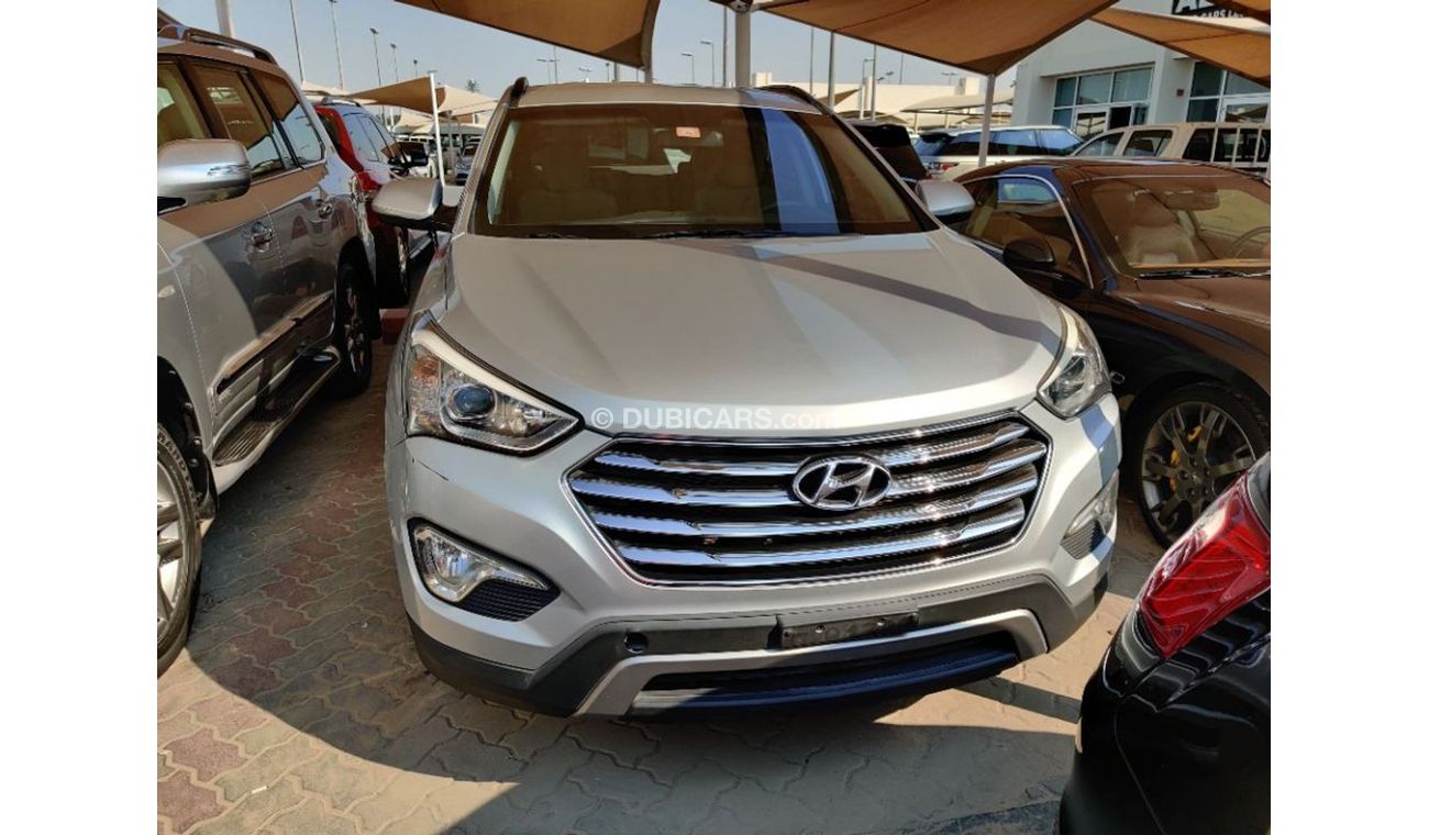 Hyundai Santa Fe 2015 V6 GCC specs grand Santa Fe 3.3 ltr 2nd options