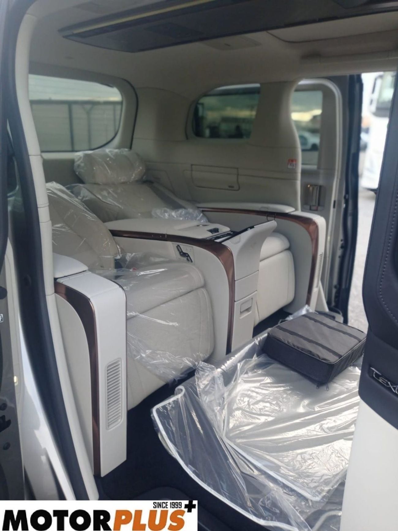 Lexus LM 350h Hybrid 4 Seater 2026 - Ready Stock!