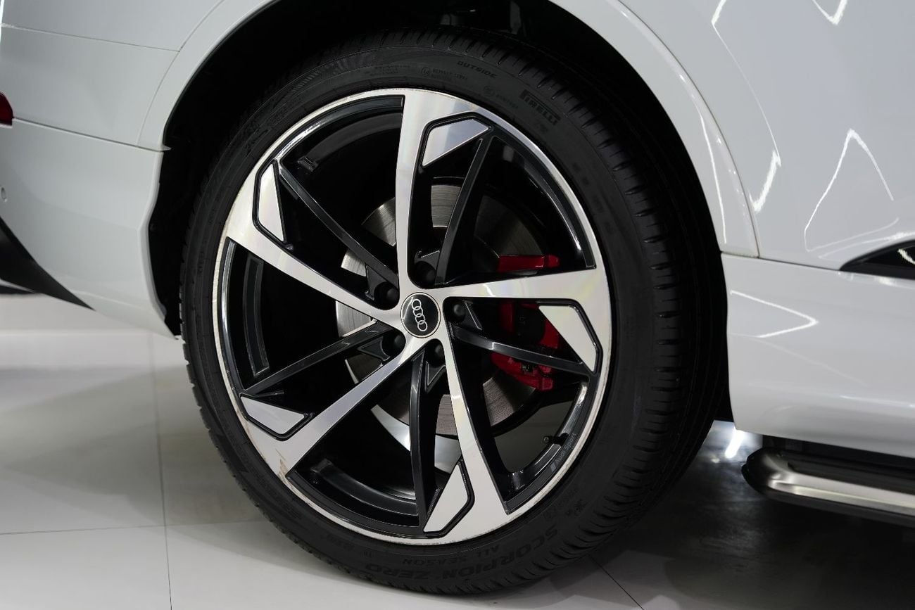 Audi SQ7 Carbon Fiber Interior, Bang N Olufsen Audio, Side Steps, Al Nabooda Full Service History!!