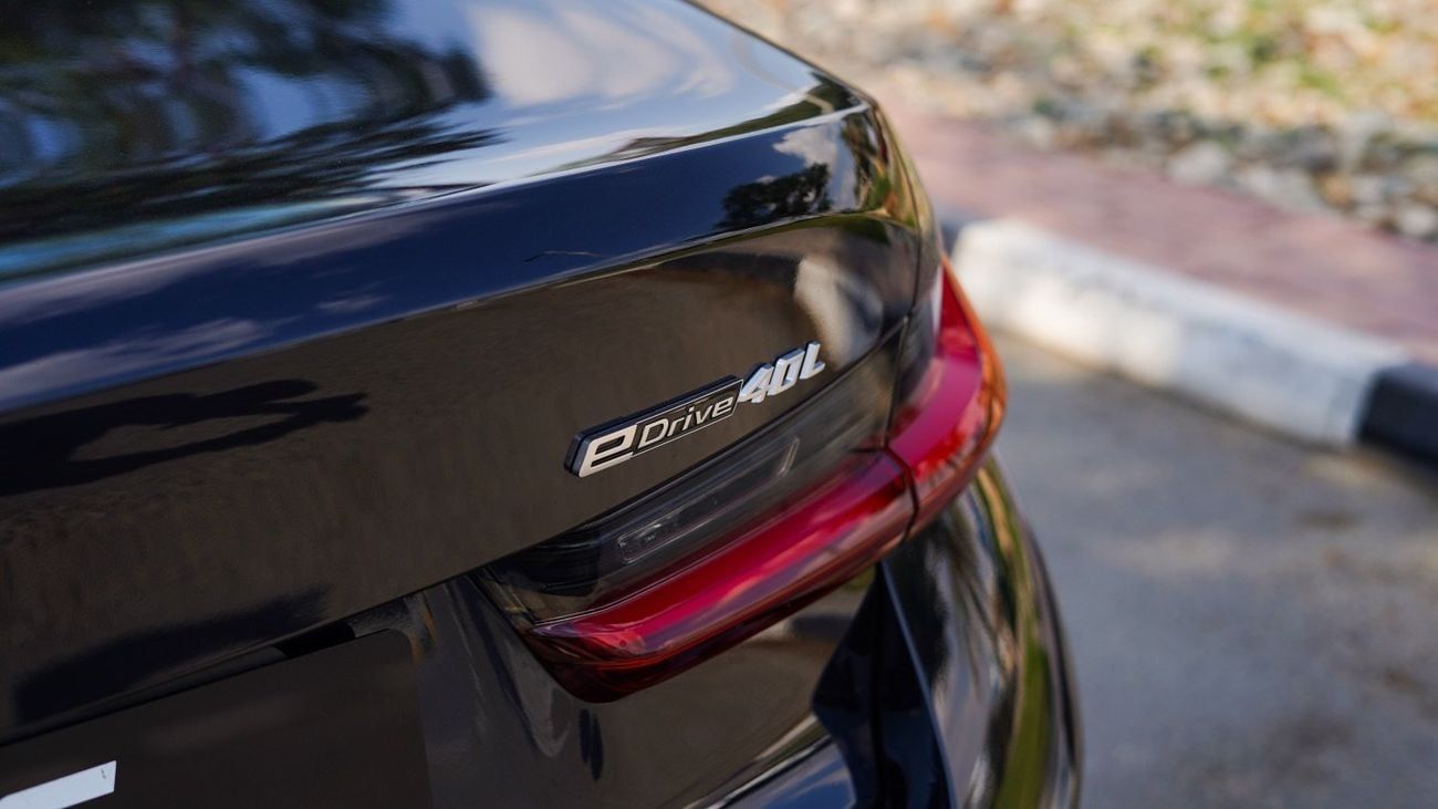 بي أم دبليو i3 2025 BMW i3 eDrive40L Night Sport | 84 kWh | 335 Hp | Range (592 Km) | Warranty & Service