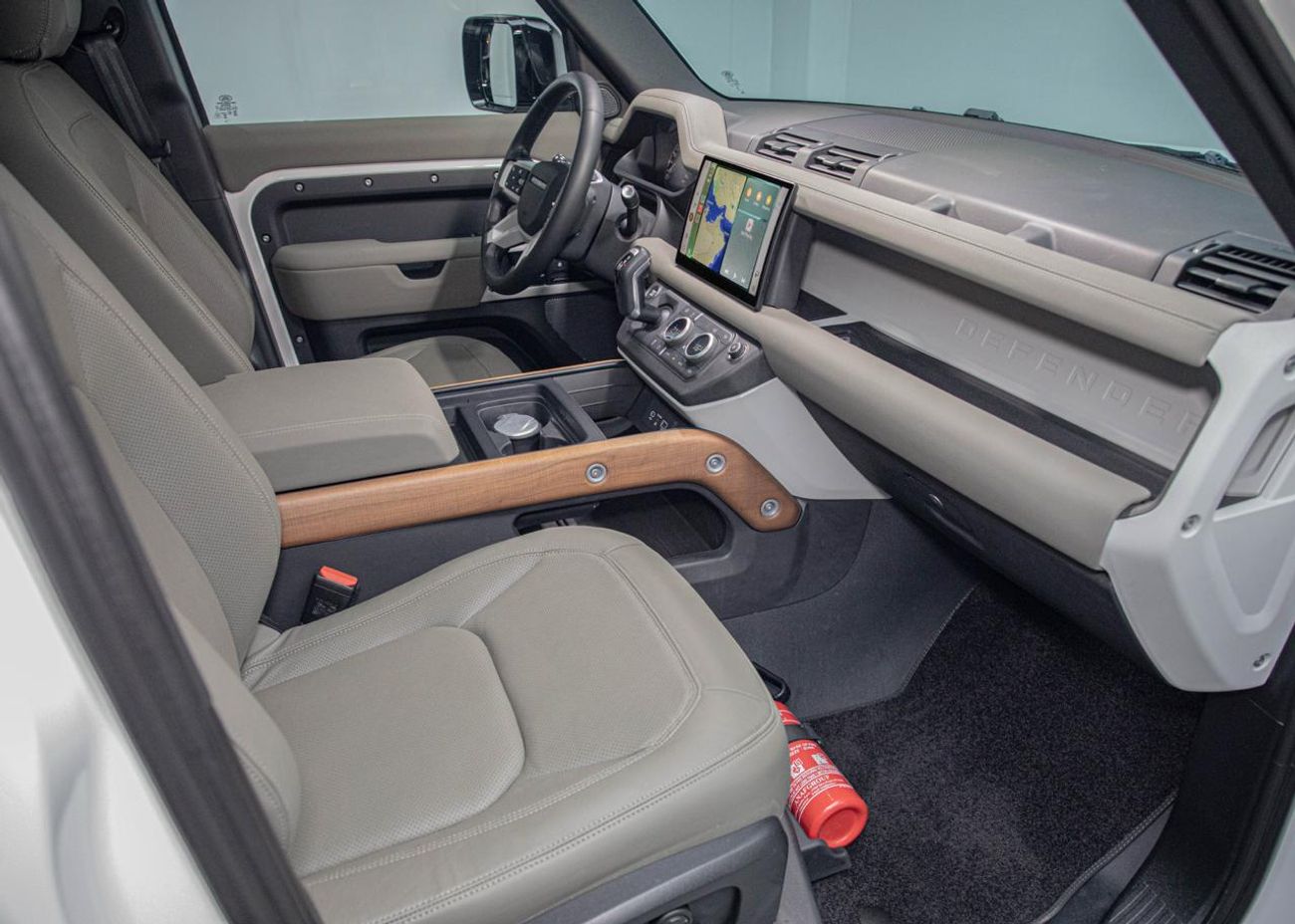 لاند روفر ديفندر 110 SE P400 3.0L