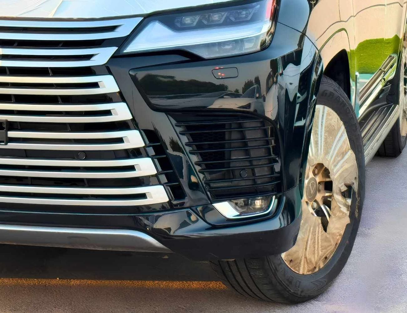 Lexus LX600 SIGNATURE || 3.5L V6 PETROL || RADAR | REAR ENTERTAINMENT SCREEN | LEATHER , SUNROOF | COOL BOX (COD