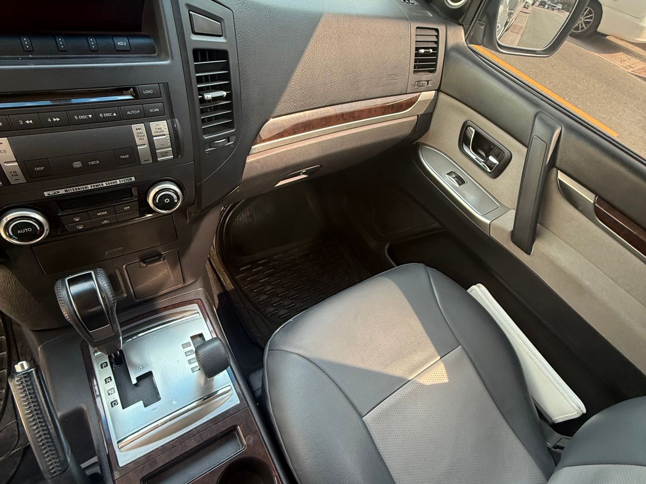 ميتسوبيشي باجيرو GLS Mid 3.0 (3 doors)