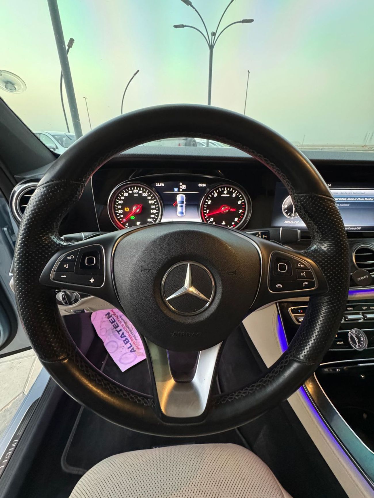 Mercedes-Benz E300 Premium 2.0L