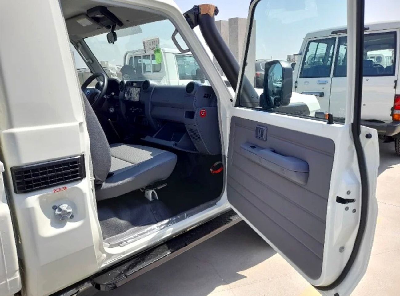 تويوتا لاند كروزر بيك آب SC 4.0L LAND CRUISER LC79 SC 4.2L DIESEL 2025