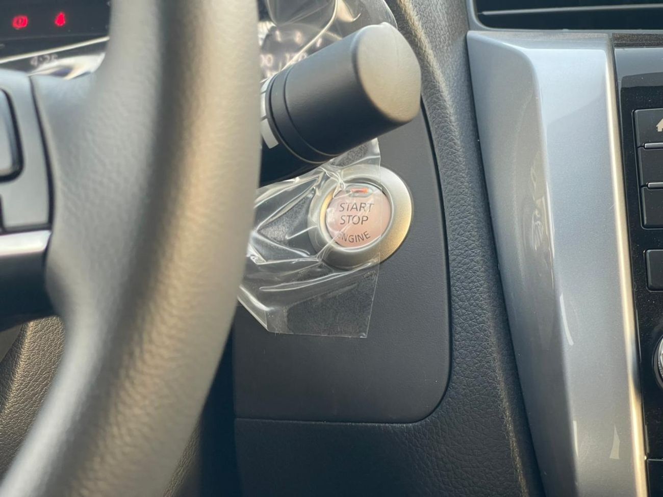 Nissan Navara G 2.5L 4WD M/T Nissan Navara Double Cab  2.5L Petrol 4WD 5 Seater MT