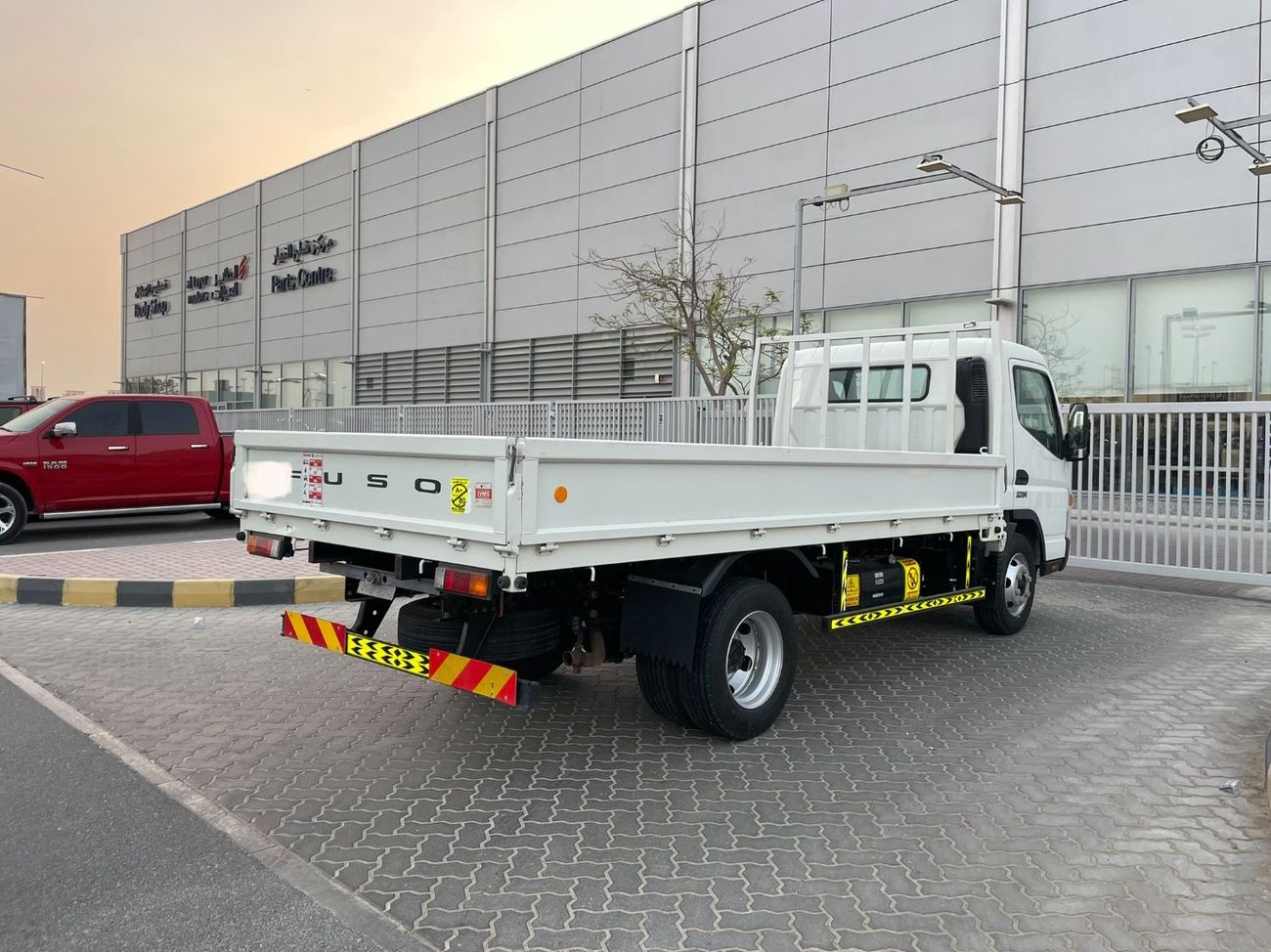 Mitsubishi Fuso Canter GCC PICK UP