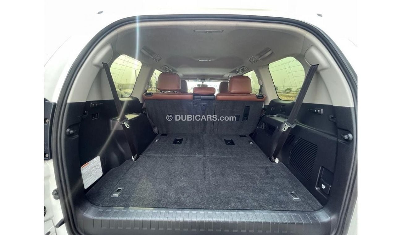 Toyota Prado *Offer*Toyota Parado 4.0L VXR V6 AWD - 7 Seater /