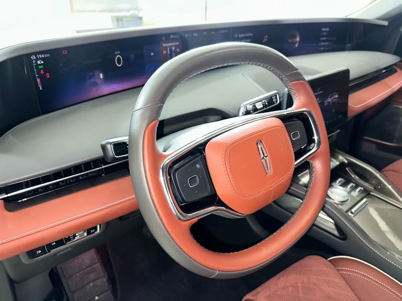 لينكولن ناوتيلوس NAU925H NAUTILUS PRESIDENTIAL 800A AWD 2.0L FHEV AT / FREE Insurance + Registration / AL TAYER MOTOR