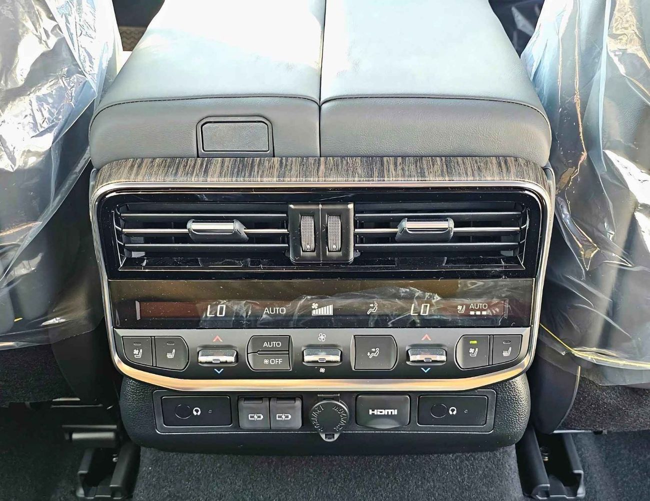 Toyota Land Cruiser VXR / TWIN TURBO / FULL OPTION / 3.3L V6 DIESEL / HEADUP DISPLAY / JBL SPKRS / SUNROOF (CODE#70000)