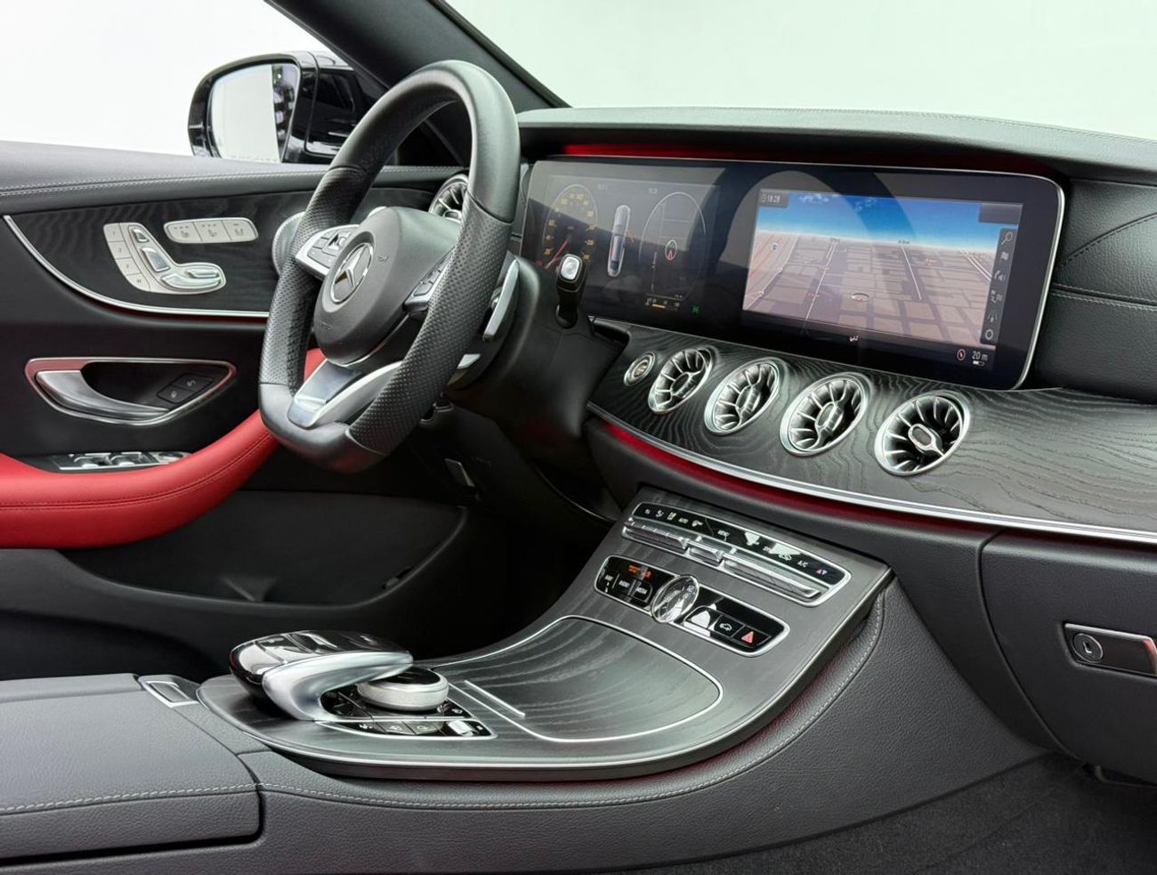 Mercedes-Benz E300 Coupe 2017 Mercedes-Benz E300 Coupe, Full Service History, Fully Loaded, Excellent Condition, GCC