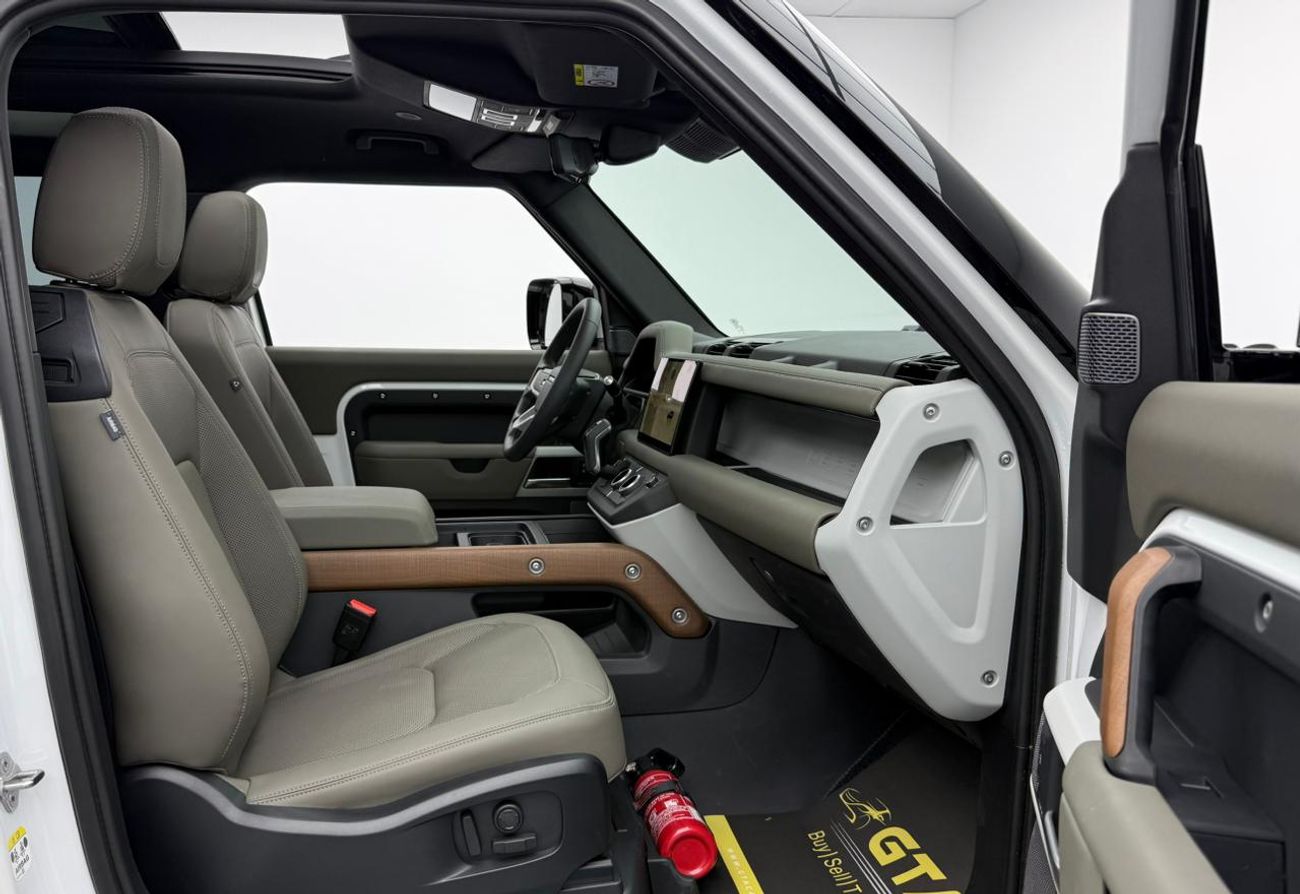 Land Rover Defender P300 90 X-Dynamic SE 2.0L (5 Seater) 2024 Land Rover Defender , Land Rover Warranty+Service Contract