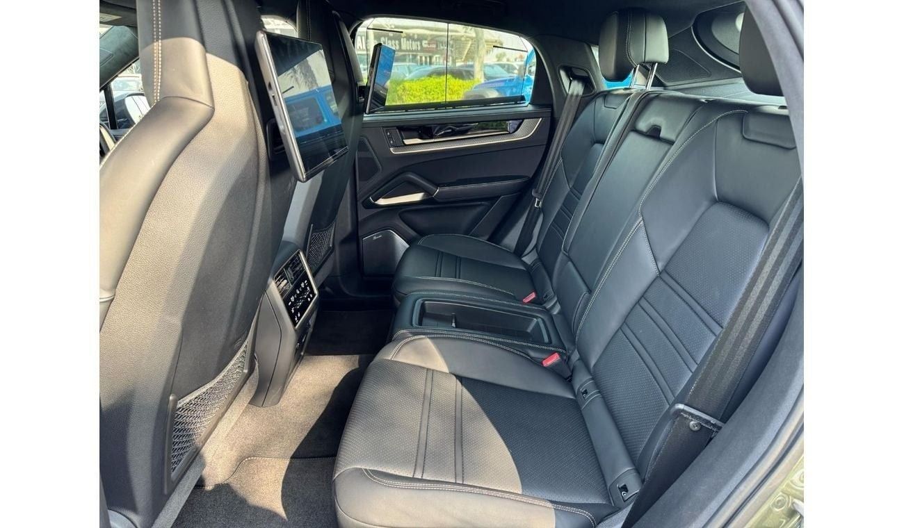 بورش كايان GCC SPEC UNDER WARRANTY NEAT AND CLEAN CAR