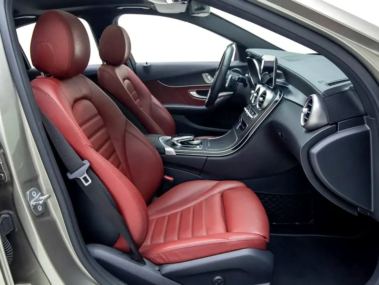 Mercedes Benz C200 C200 | GCC Specification | Silver Exterior | Luxury Sedan