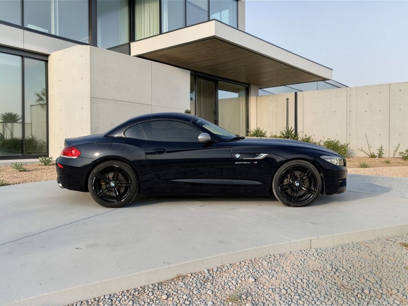 BMW Z4 sDrive 35is 3.0L BMW Z4 SDRIVE35IS | 3.0TC V6 | 2015 | GCC SPECS
