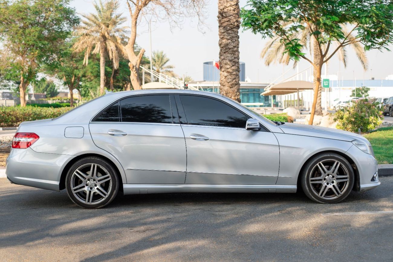 مرسيدس بنز E 350 Mercedes-Benz E350 2010, 3.5L V6, Automatic, RWD. Mileage: 180,000 km. Excellent condition inside an