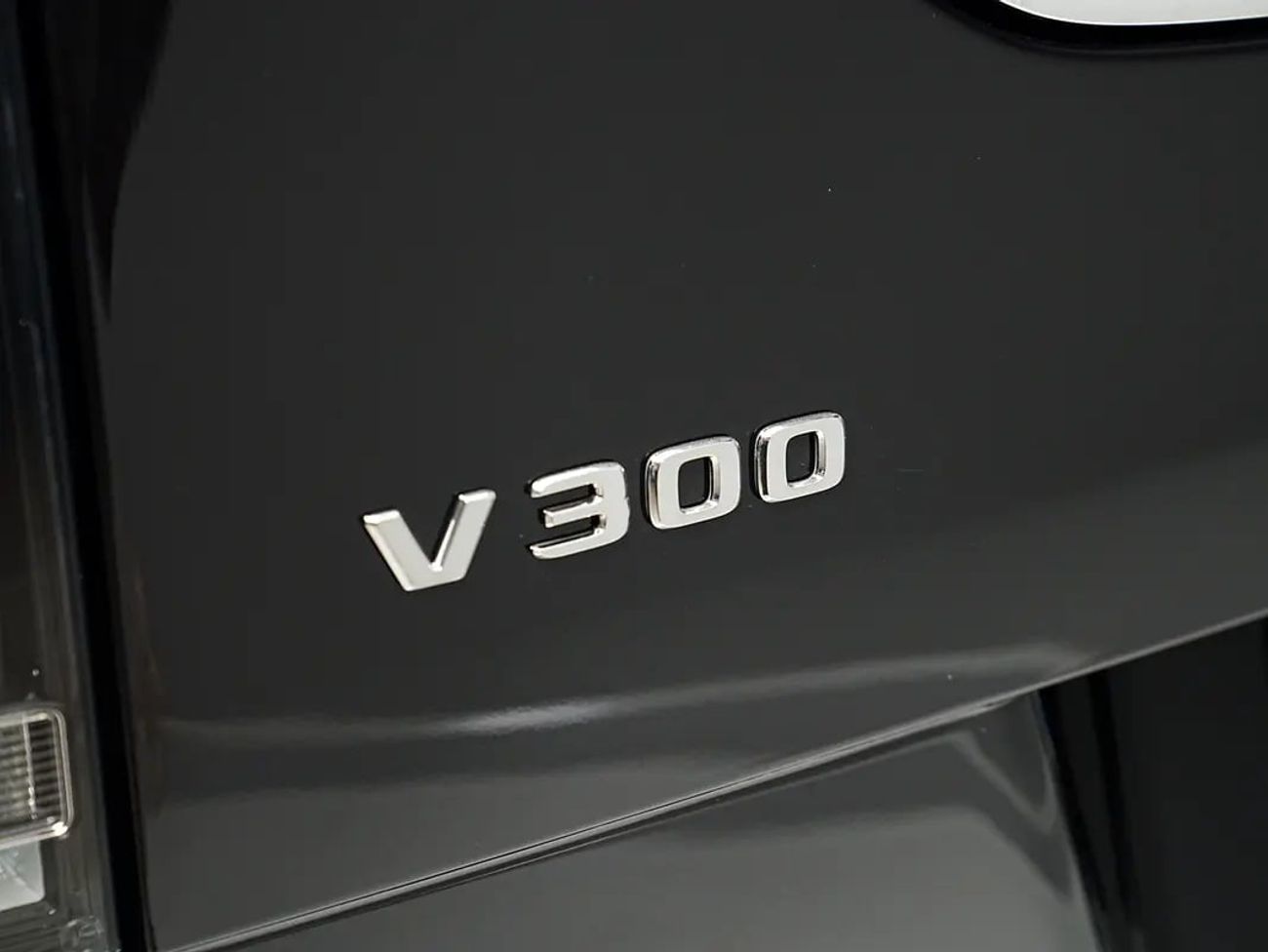 مرسيدس بنز V 300 أفانتجارد Dealer WARRANTY | GCC SPECS | BRAND-NEW V300