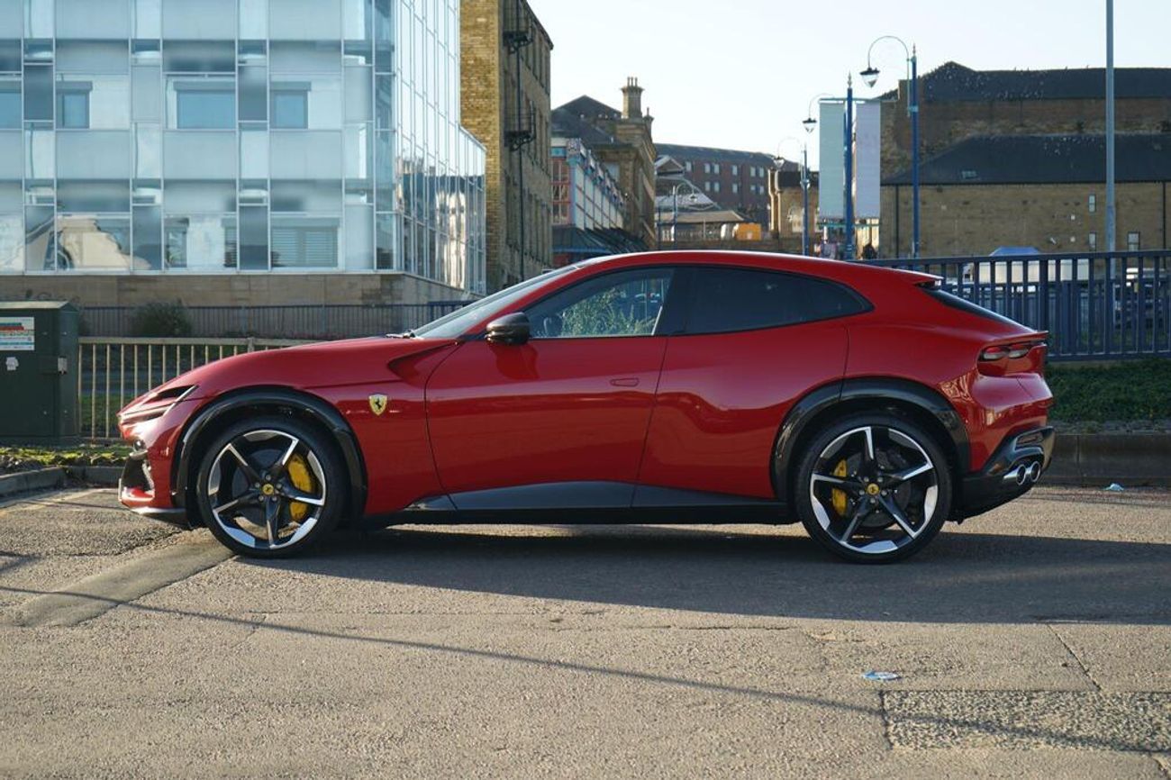 فيراري بوروسانجوي 6.5 V12 F1 DCT 4WD Euro 6 (s/s) 4dr (EXPORT ONLY) RIGHT HAND DRIVE