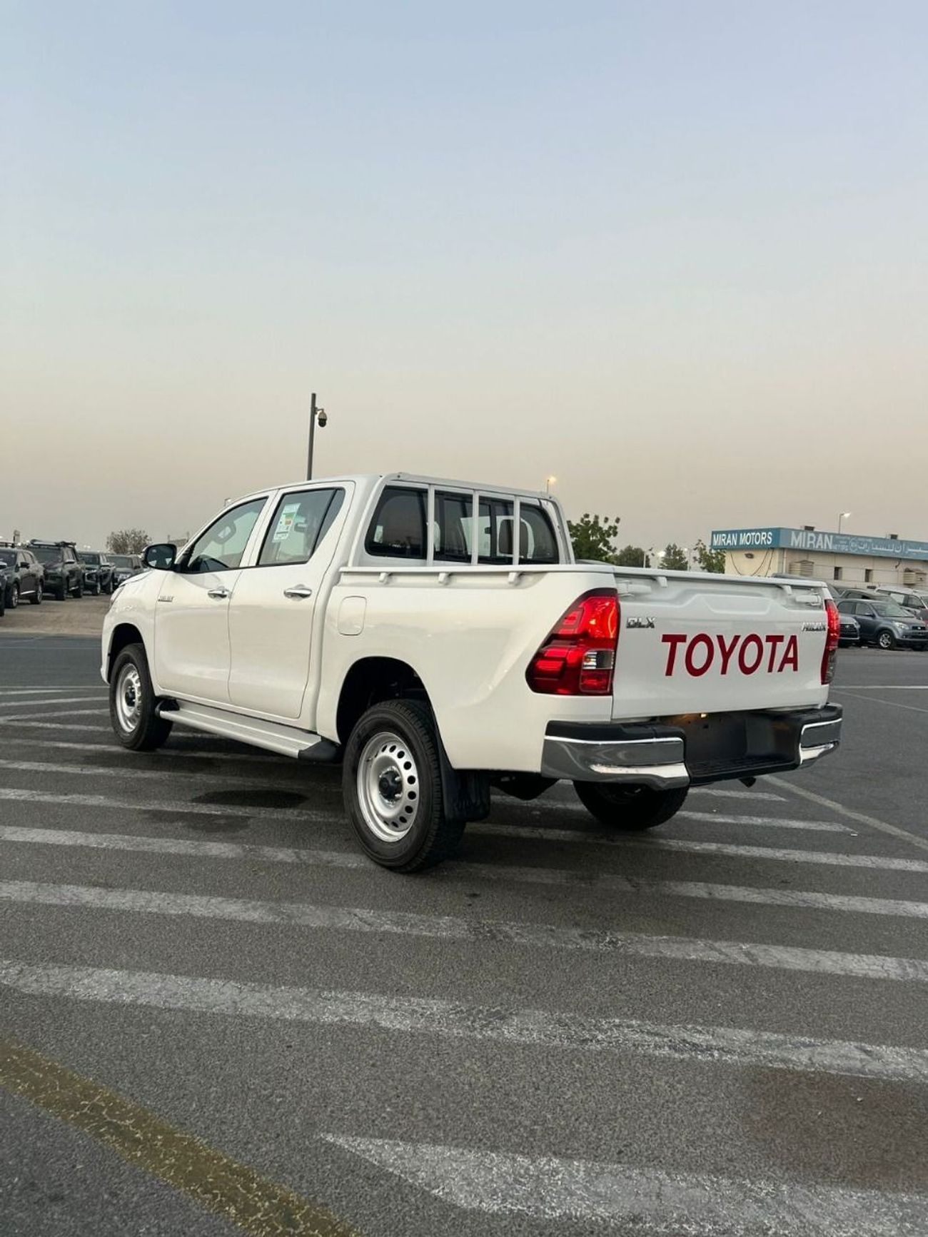 Toyota Hilux DLX BASIC 2.7 PETROL