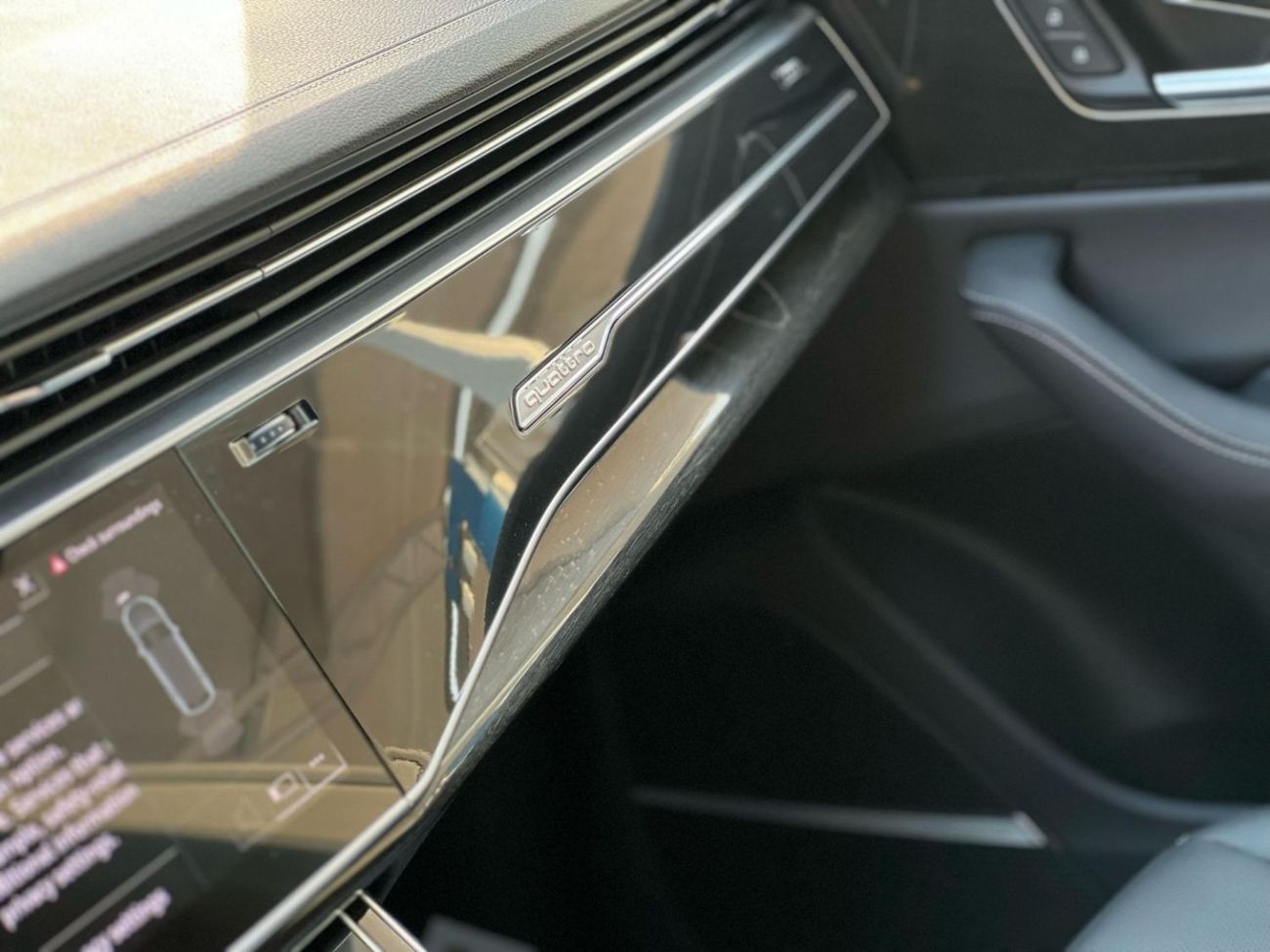 Audi Q8 2023-Audi Q8 55 TFSI Quattro-SLINE