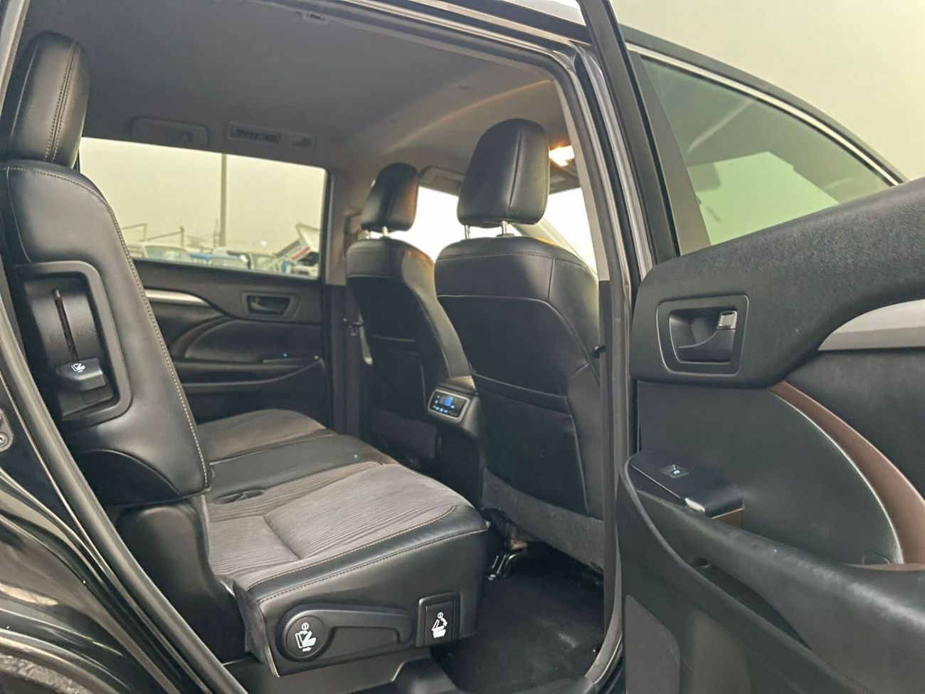 Toyota Highlander 2017 Toyota Highlander LE+ MidOption - 3.5L V6 - 4x4 AWD - Full 7 Seater - Trunk Auto