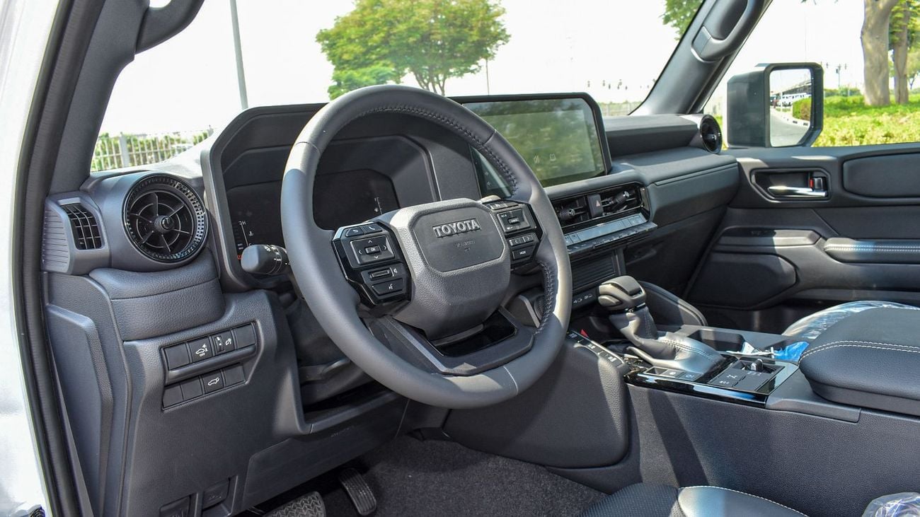 تويوتا برادو ECT0079 - Toyota Prado 2.4L Petrol - White/Black (Leather Seat, Sunroof)