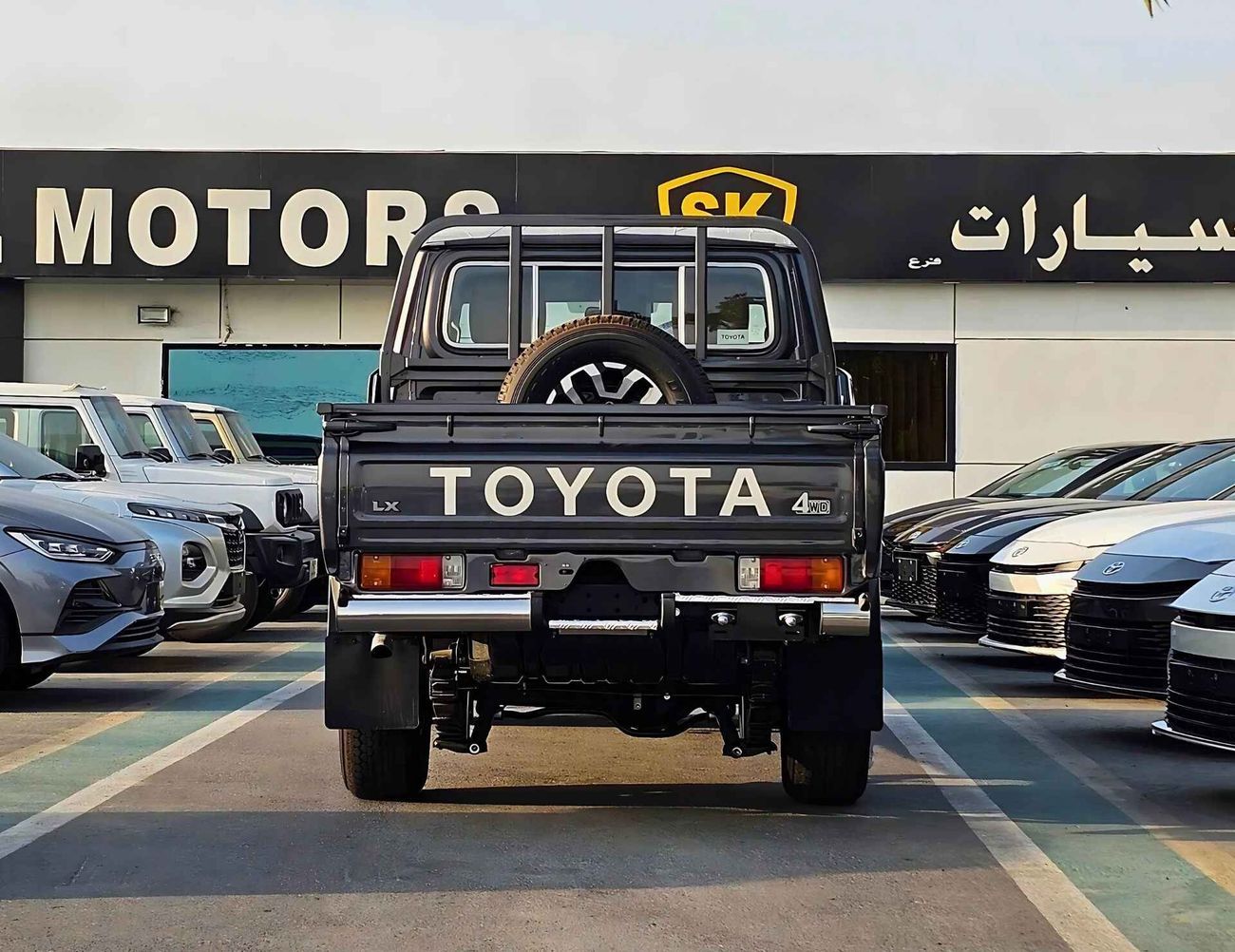 Toyota Land Cruiser Pick Up LX-Z1 LC79 / 2.8L V4 DIESEL / A/T/ DIFF LOCKS/ 4WD / CODE#LX-Z1