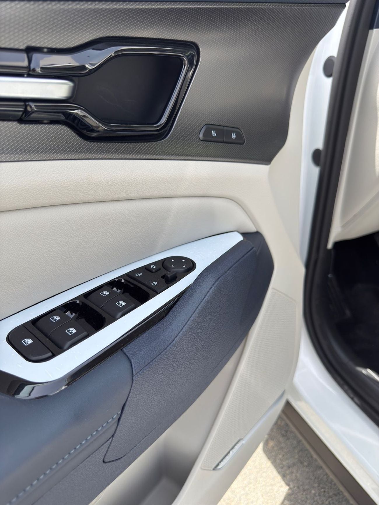 كيا سبورتيج 2.0L PETROL - FULL OPTION