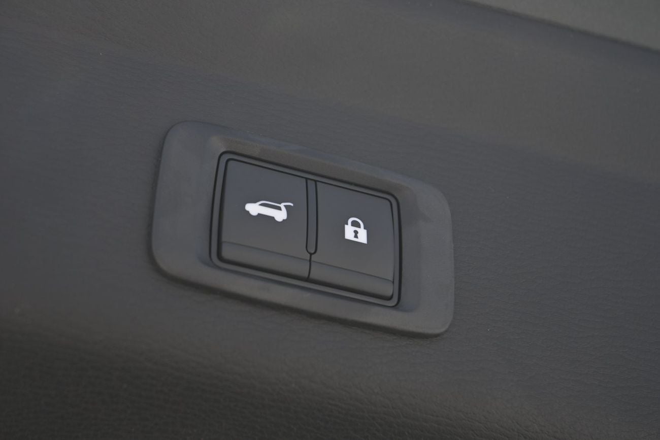 ميتسوبيشي آوتلاندر Mitsubishi Outlander P-Line, 2.5L Petrol 4WD, Model 2026, Color Black