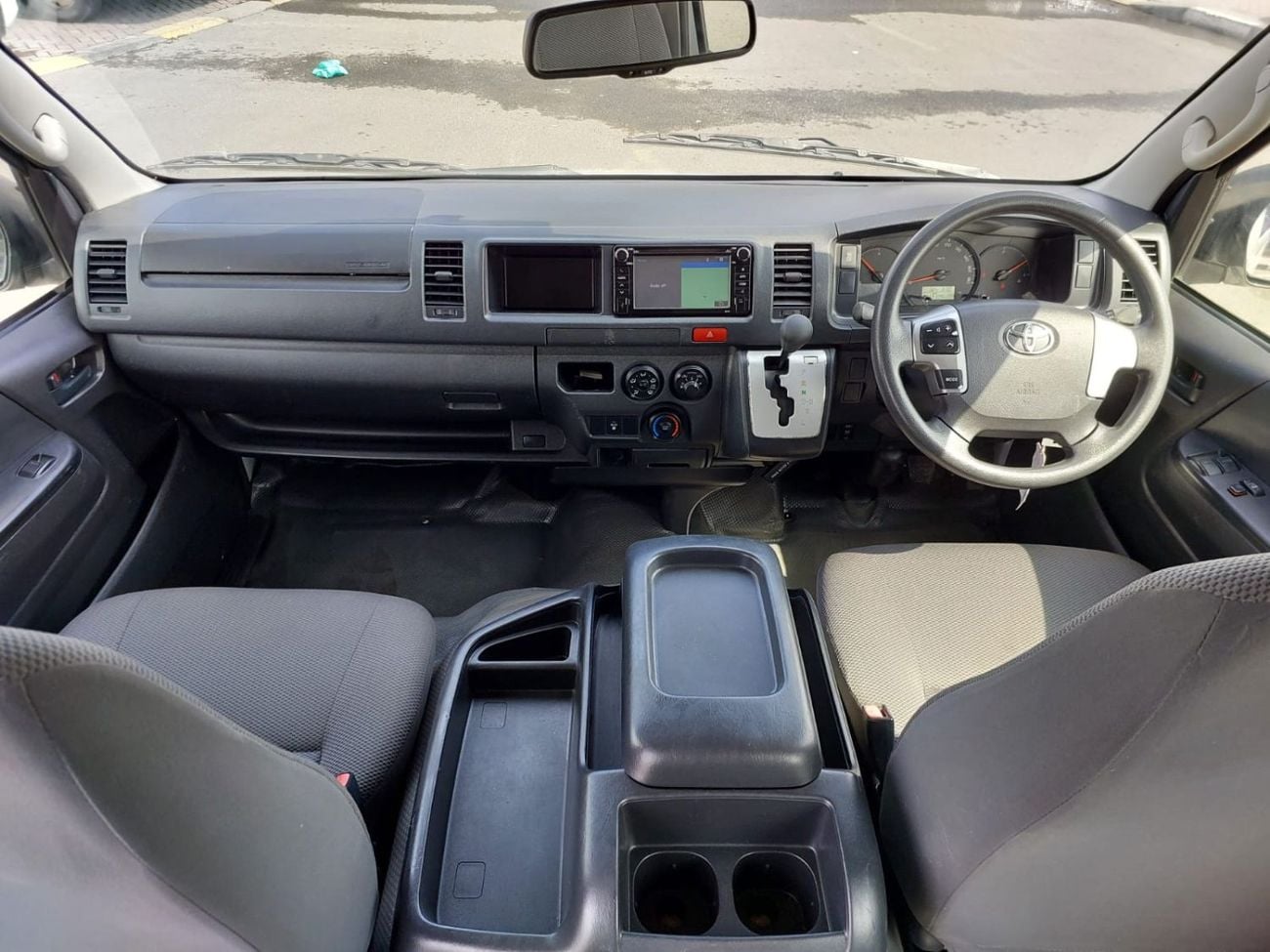 تويوتا هاياس (RAMADAN OFFER) TOYOTA HIACE COMMUTER VAN RHD 2018 MODEL 3.0 L DIESEL AUTOMATIC(PM36021)