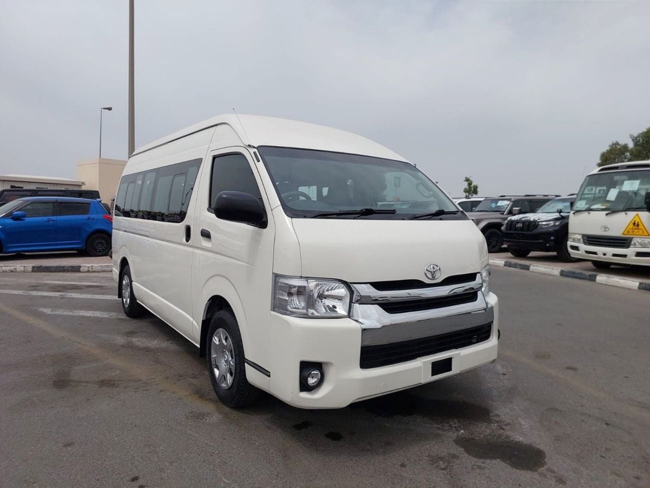 Toyota Hiace TOYOTA HIACE COMMUTER VAN RHD 2015 MODEL 3.0 L DIESEL AUTOMATIC(PM15106)