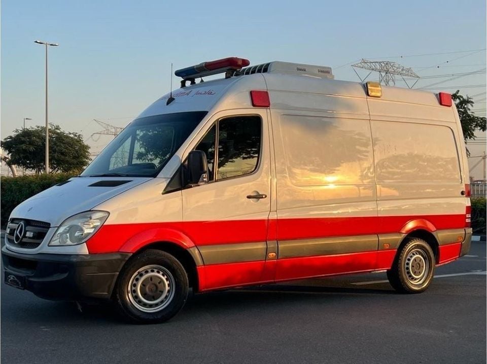 Mercedes Benz Brings a Sprinter Ambulance (Mercedes Box Type
