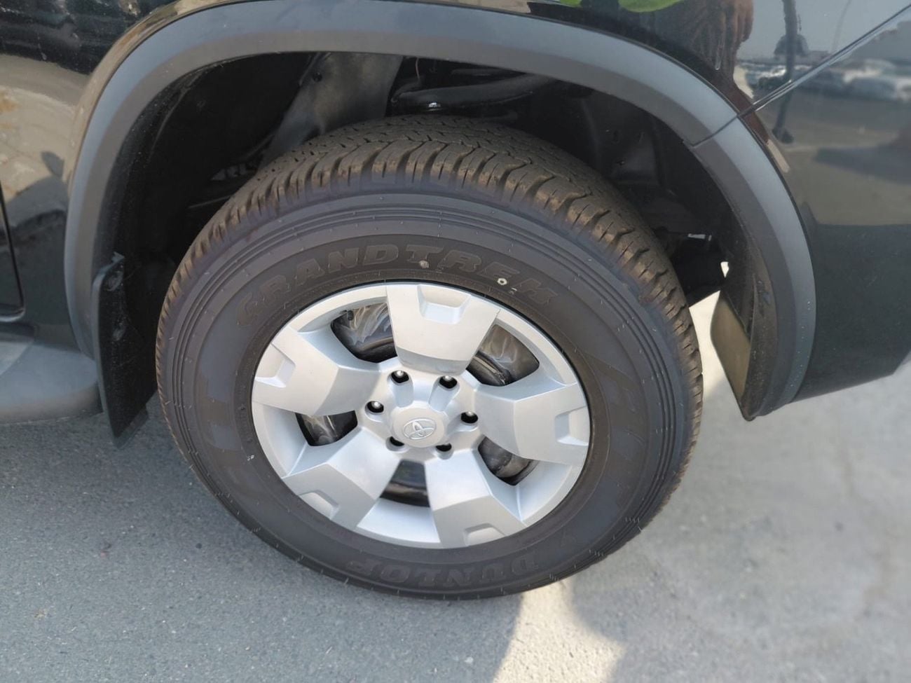 Toyota Fortuner EXR TOYOTA FORTUNER 2.4L DIESEL 4×4 AT 7seat 155HP