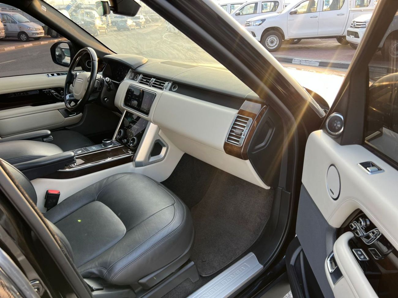 لاند روفر رينج روفر 2020 Land Rover - Range Rover Vogue HSE - 3.0L V6 Full Option Very Well Maintained -