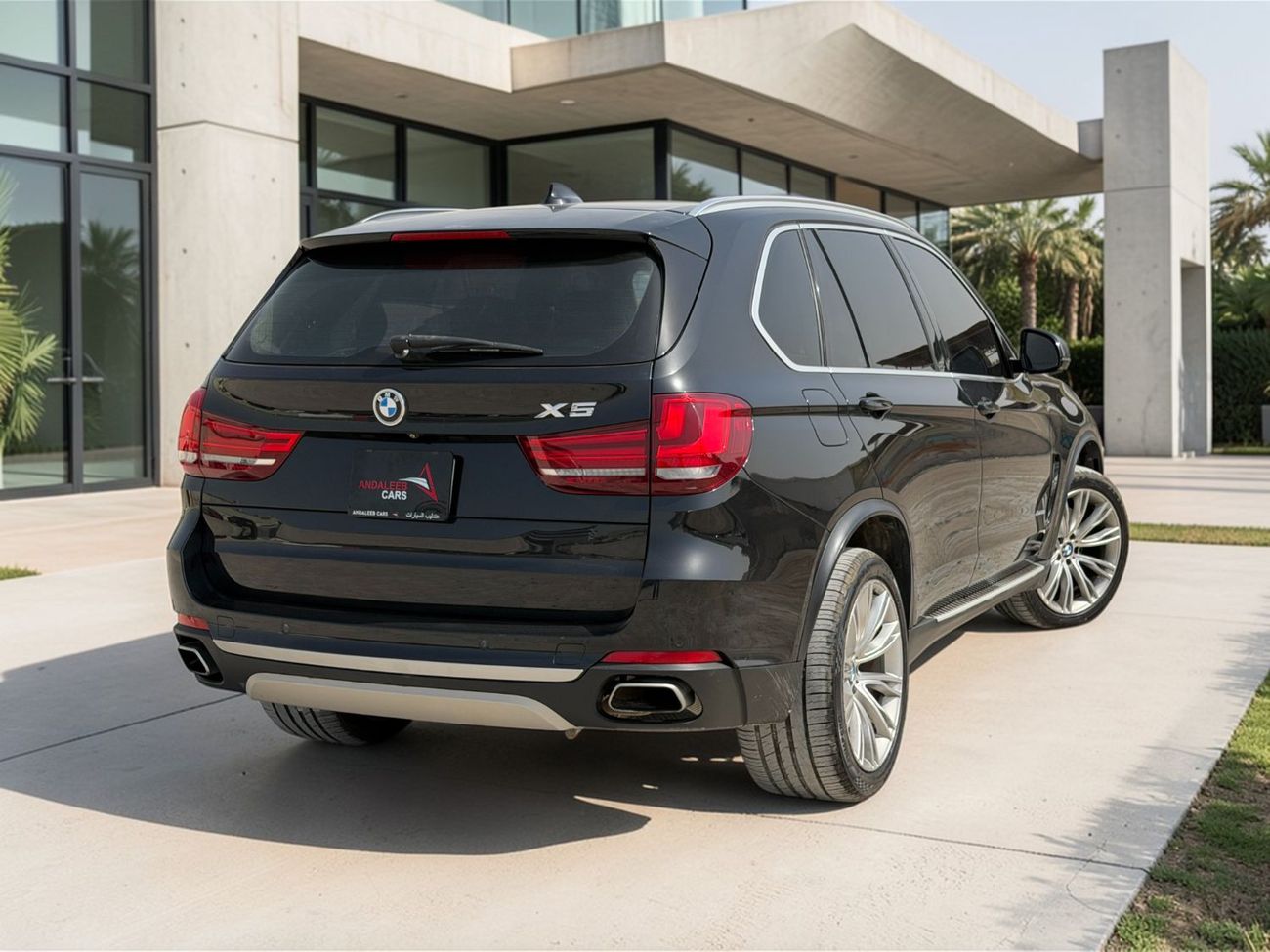 BMW X5 50i Exclusive 4.4L (7 Seater) BMW X5 XDRIVE 50i | 4.4L TWIN TURBO V8 – 450 BHP | 2014 | GCC SPECS