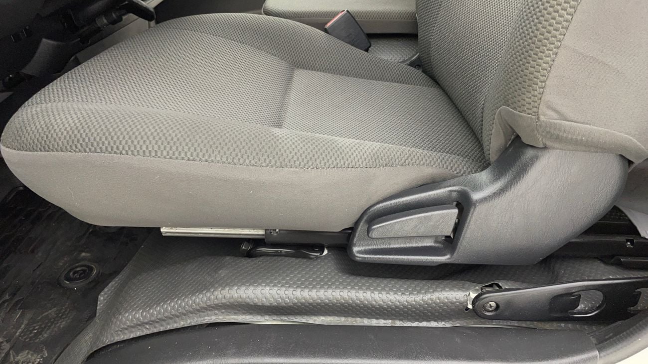 تويوتا هاياس GL STANDARD ROOF PANAL VAN 2.7 | بدون دفعة مقدمة | اختبار القيادة في المنزل