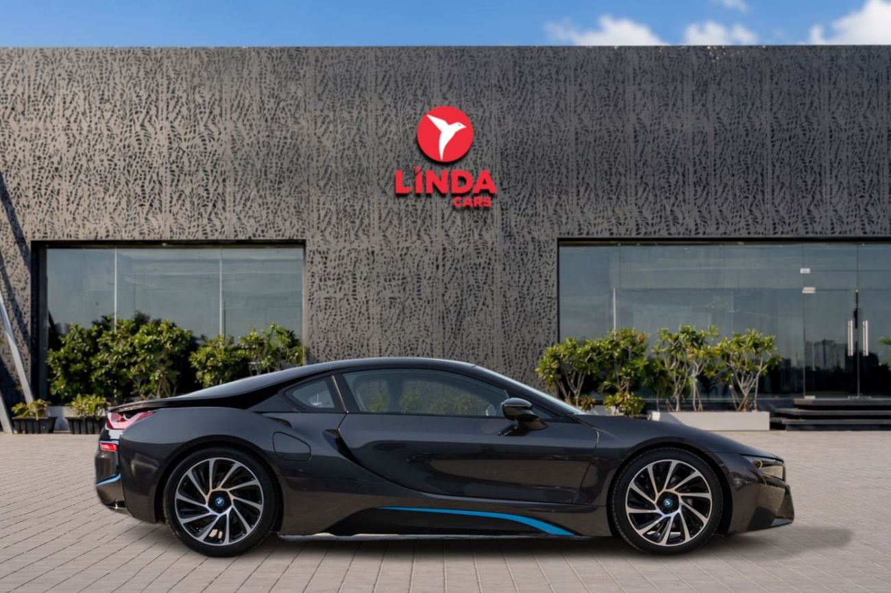 BMW i8 STD (1.5L · 3 Cyl · Automatic · Hybrid · Coupe · All Wheel Drive · 4 Seats · 2 Door) BMW i8 eDrive 2016 GCC