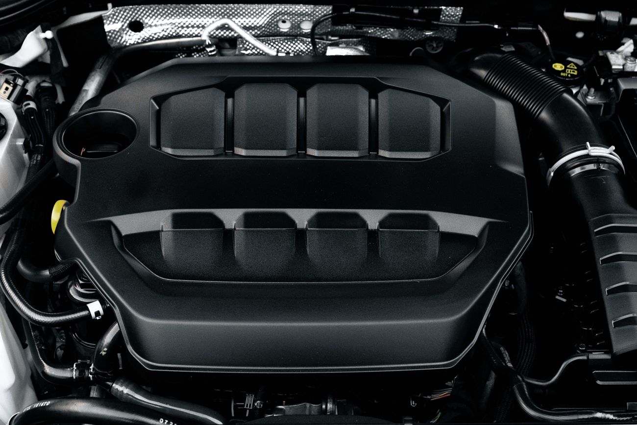 فولكس واجن جولف Golf R | 3,330 P.M | 0% Downpayment | LEATHER | SUNROOF | VW WARRANTY