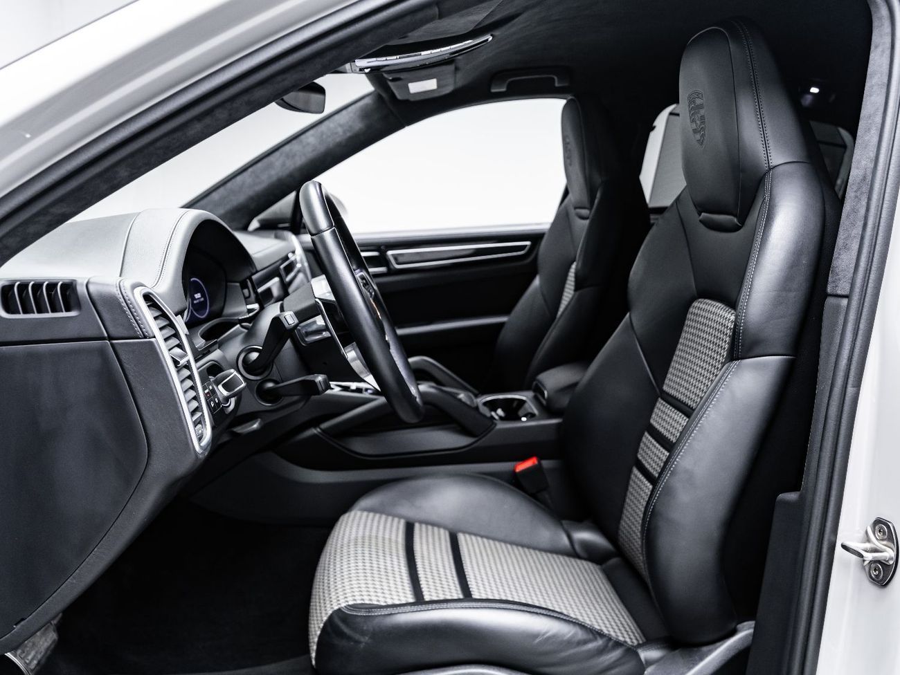 بورش كايان GTS Coupe