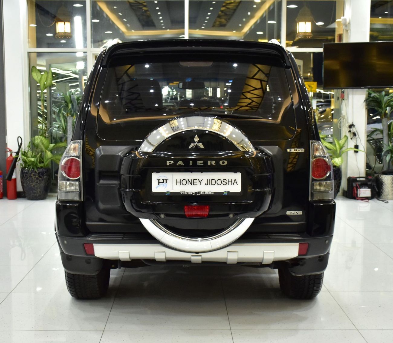 ميتسوبيشي باجيرو EXCELLENT DEAL for our Mitsubishi Pajero 3.8L GLS ( 2009 Model ) in Black Color GCC Specs