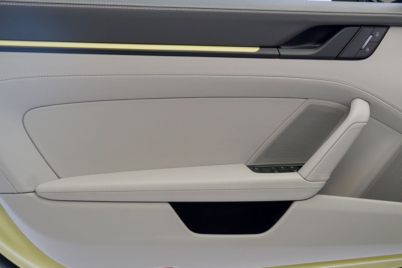 بورش 911 Carrera GTS 3.0L (450 HP) Convertible